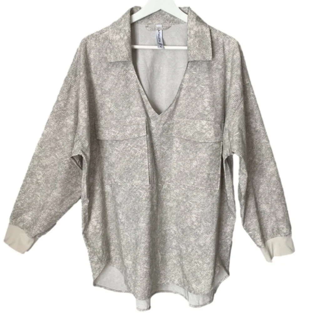 ATHLETA Zuma Top Collared V-Neck Long Sleeve Viper Subtle Grey Print Women XL